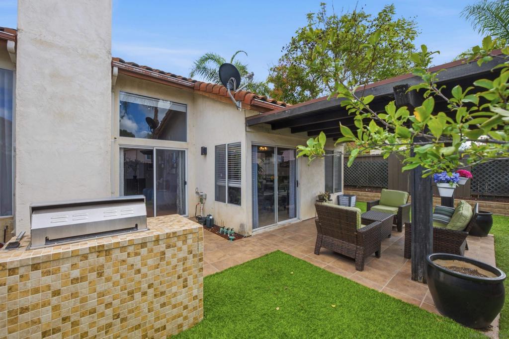 12568 Rideabout Ct