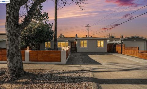 Photo of 1775 Wema Way Way, San Jose, CA 95124 (MLS # 41125972)