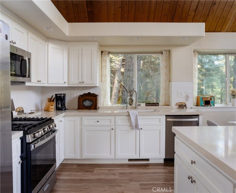 Tiny photo for 517 Brentwood DR, Lake Arrowhead, CA 92352 (MLS # IG26225400)