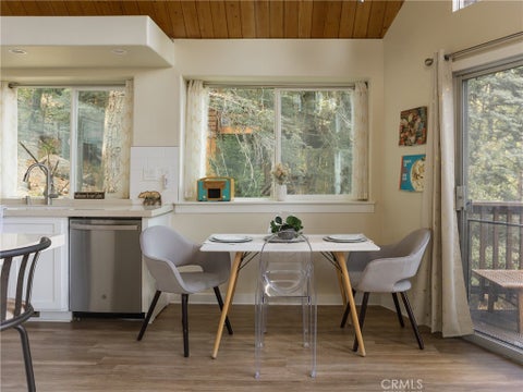 Tiny photo for 517 Brentwood DR, Lake Arrowhead, CA 92352 (MLS # IG26225400)