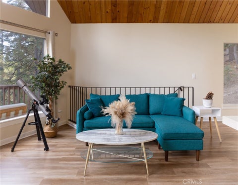 Tiny photo for 517 Brentwood DR, Lake Arrowhead, CA 92352 (MLS # IG26225400)