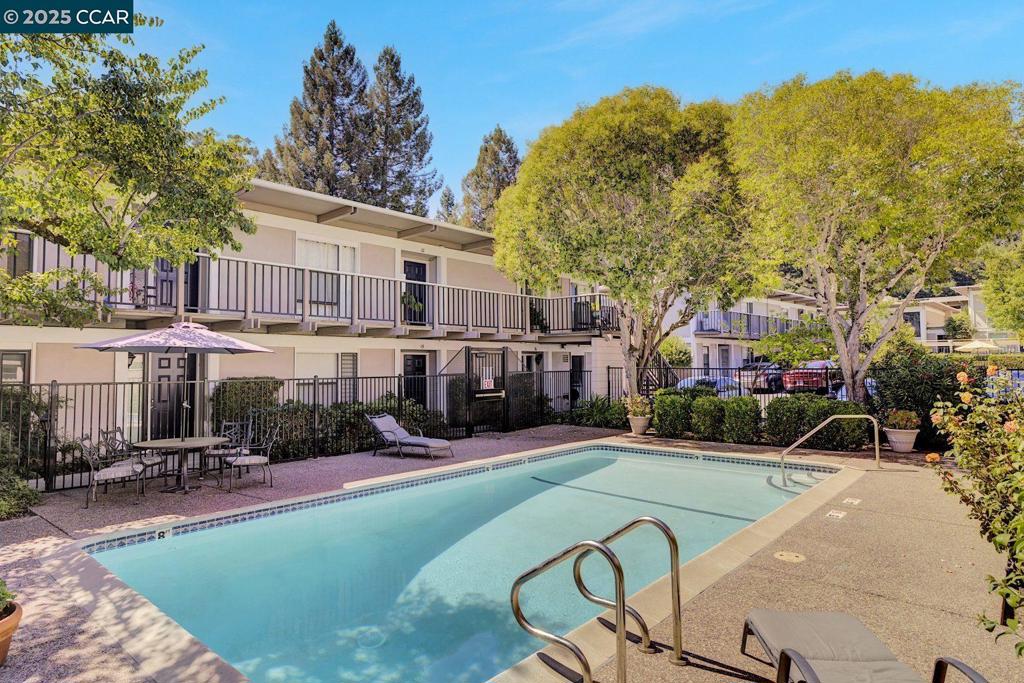 MORAGA MANOR - Residential