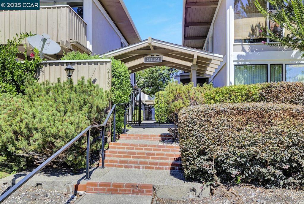 MORAGA MANOR - Residential