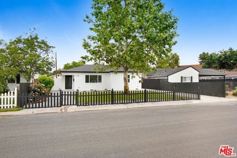 Photo of 11955 Hatteras Street, Valley Village, CA 91607 (MLS # 26669499)