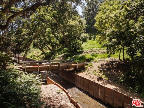 639 Hightree Road Santa Monica CA 90402