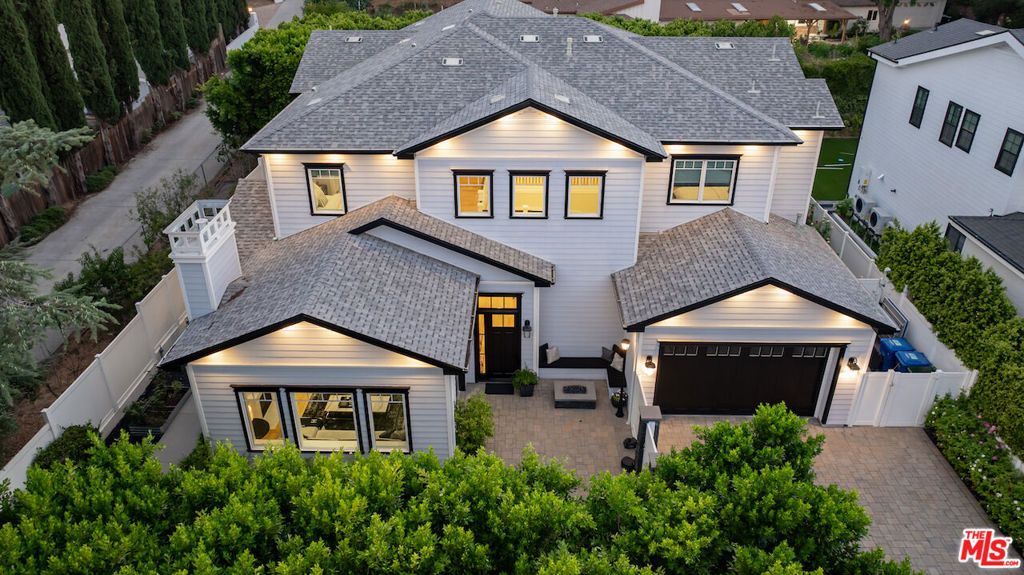 Photo of 4439 Petit Avenue, Encino, CA 91436 (MLS # 25580395)