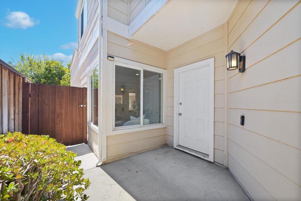 1287 Thorn Valley Court