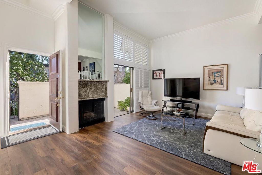 Photo of 6263 1/2 Randi Avenue, Woodland Hills, CA 91367 (MLS # 26658687)