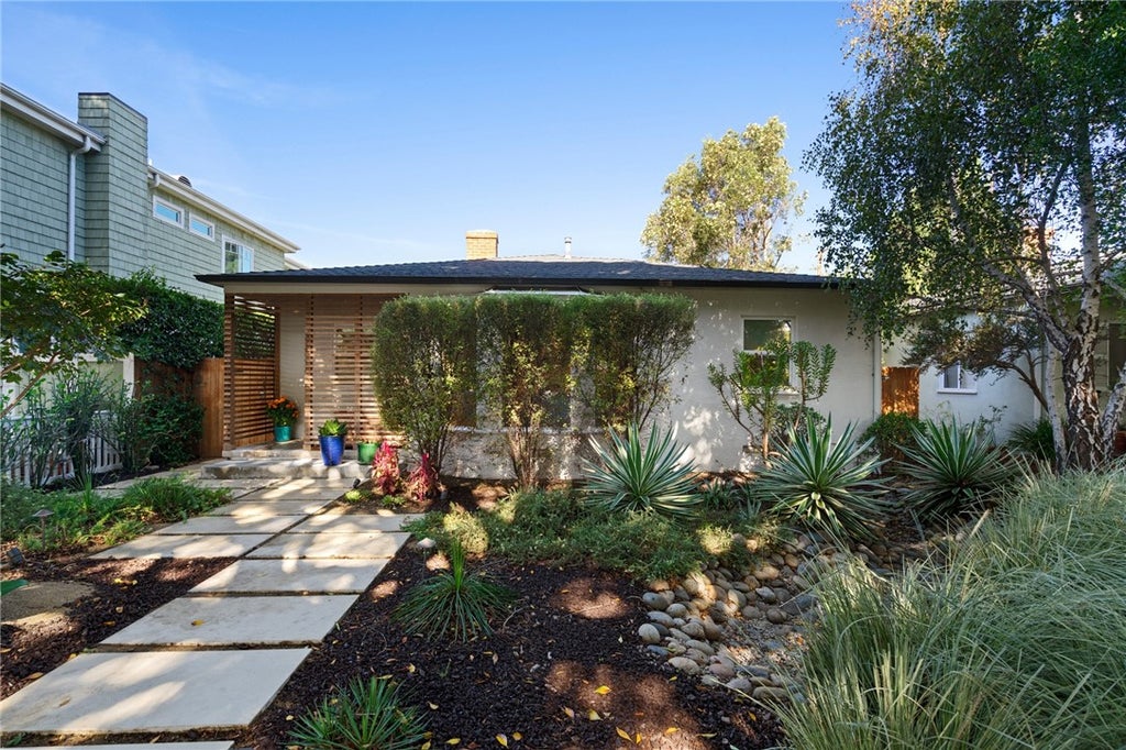 Photo of 1343 Grant ST, Santa Monica, CA 90405 (MLS # SR26223625)