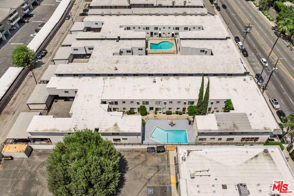 Properties 3 6527 De Soto Avenue
