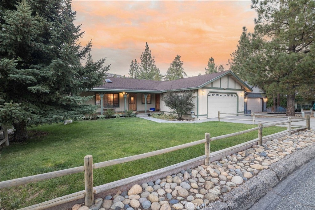 417 E Mountain View