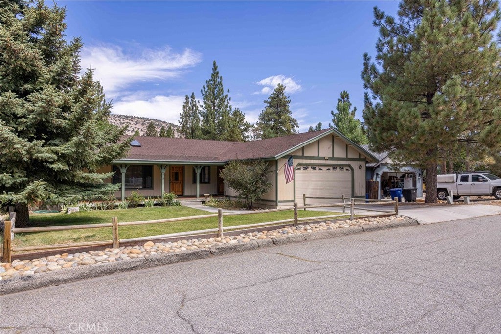 417 E Mountain View