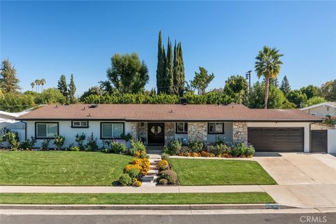 Photo of 6020 Neddy Avenue, Woodland Hills, CA 91367 (MLS # SR26031905)