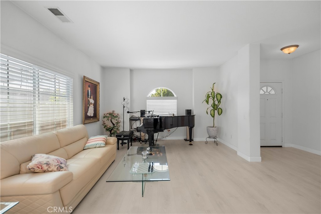 12957 Jamestown Court