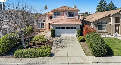 Photo of 4924 4924 Stirrup Way Way, Antioch, CA 94531 (MLS # 41125486)