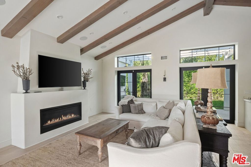 Photo of 131 S Saltair Avenue, Los Angeles, CA 90049 (MLS # 26664483)