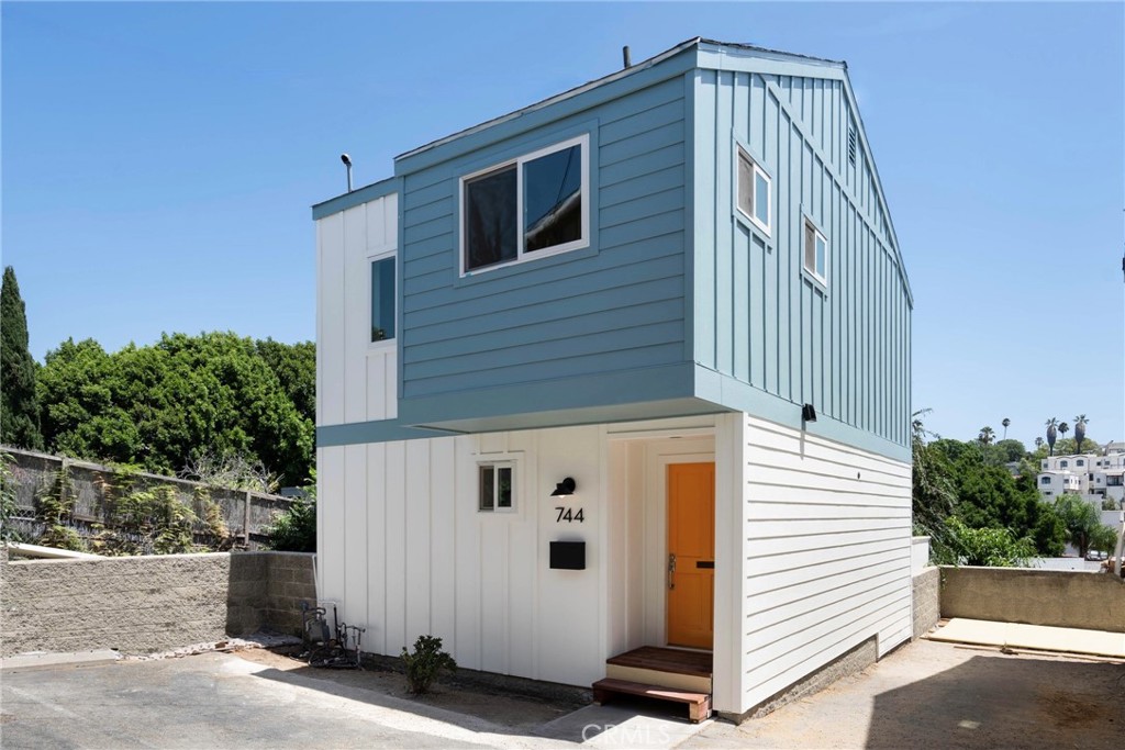 Available now! Remodeled three bedroom, one and a half bathroom standalone townhouse with central A/C set back from the street in a great Silver Lake neighborhood. Close proximity to foodie restaurants, parks, grocery stores, and cafés! Rent includes water and two tandem parking spaces. Kitchen is fully-remodeled with pantry, dining area, and stainless steel appliances including dishwasher, refrigerator, microwave, and gas range. All bedrooms are upstairs and have vaulted ceilings. Primary bedroom has large closet with built-in organizers. Large, private deck off of the living room has peek-a-boo views and offers plenty of space for grilling, lounging, and more. Full-size washer and dryer are included making laundry day a breeze!