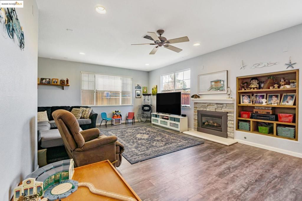 listing image 130729932333711872058