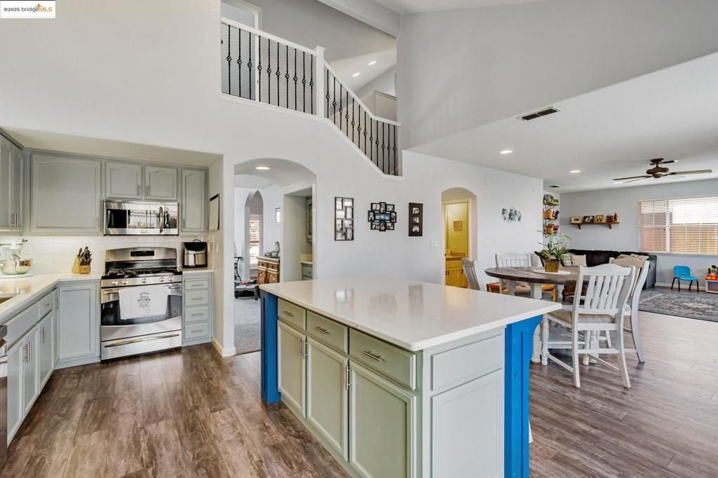 listing image 130729193442954818172