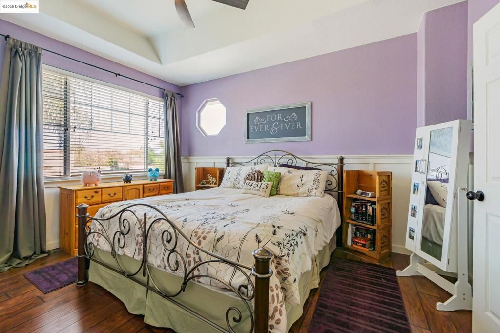 listing image 130726661657516476417