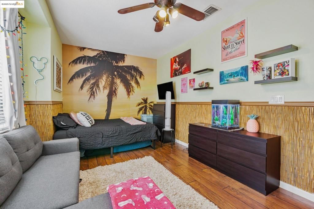 listing image 130727714125091891832