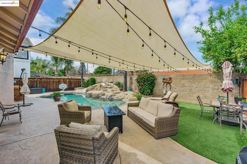 listing image 130723374696963282386