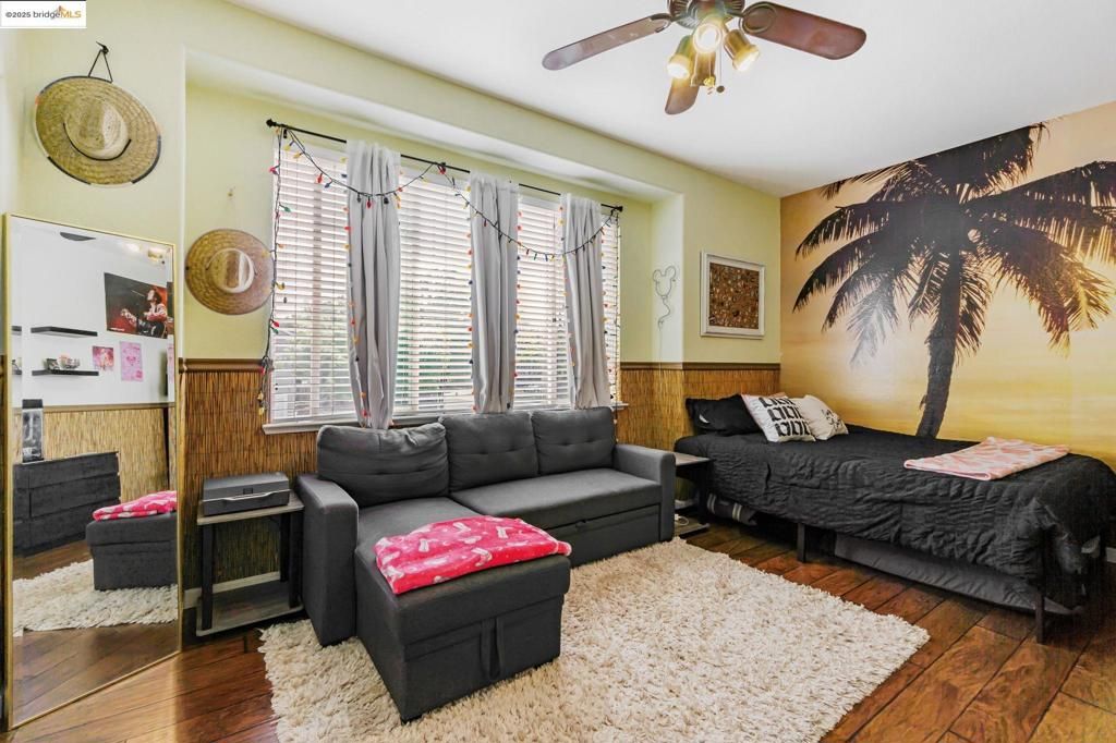 listing image 130727589173233428987