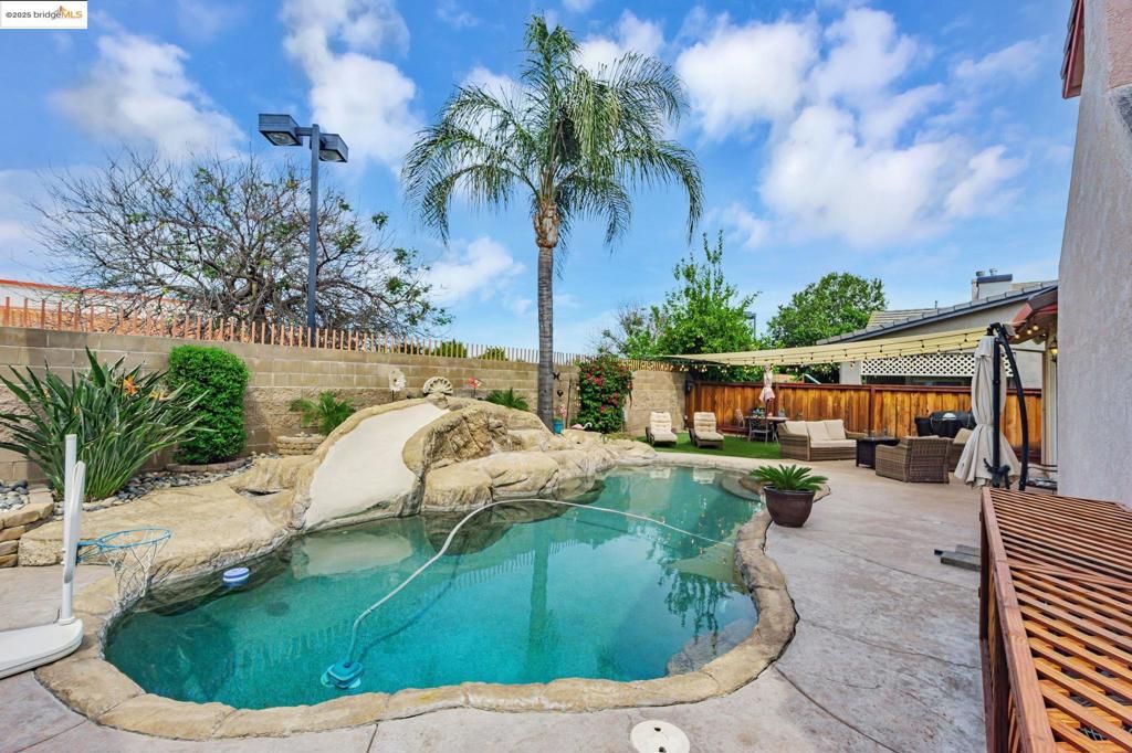 listing image 130721767232519659530