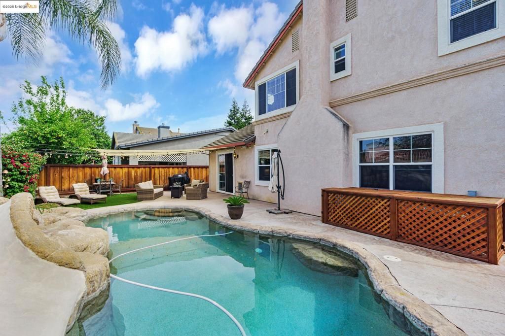 listing image 130723742825631007707