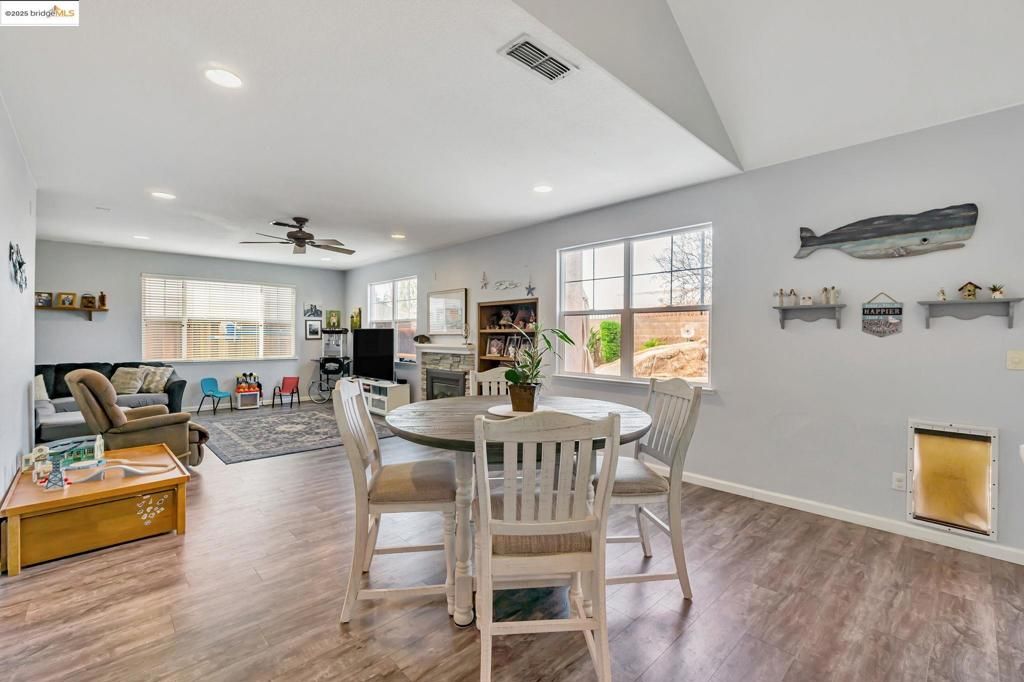 listing image 130723715754401697588