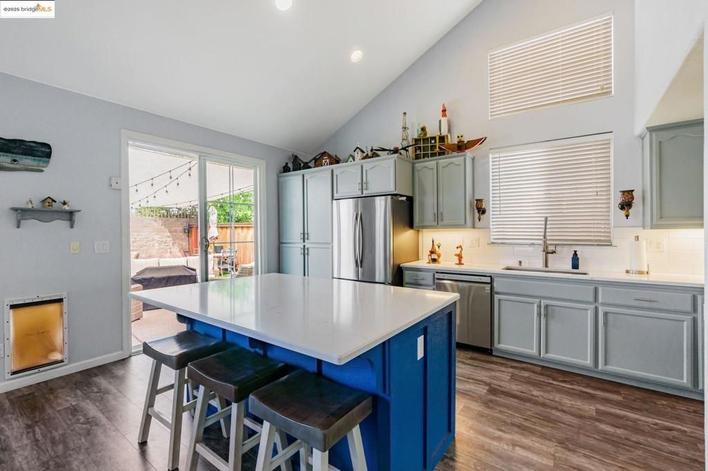 listing image 130725770566446988270