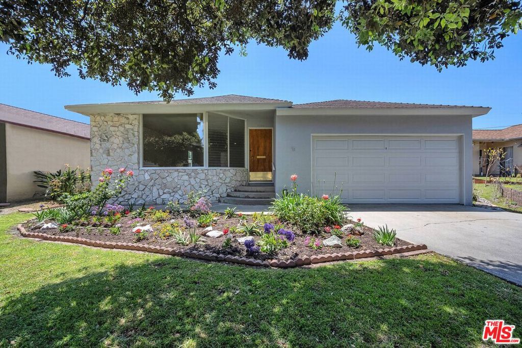5195 Selmaraine Drive
