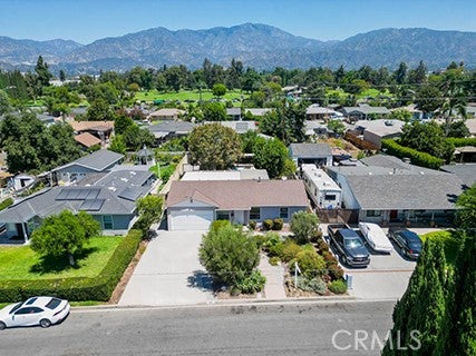323 E El Sur Street