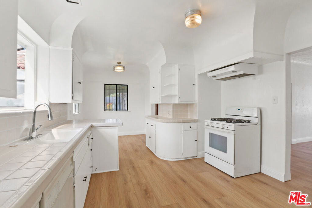 Properties 3 3722 Wellington Road