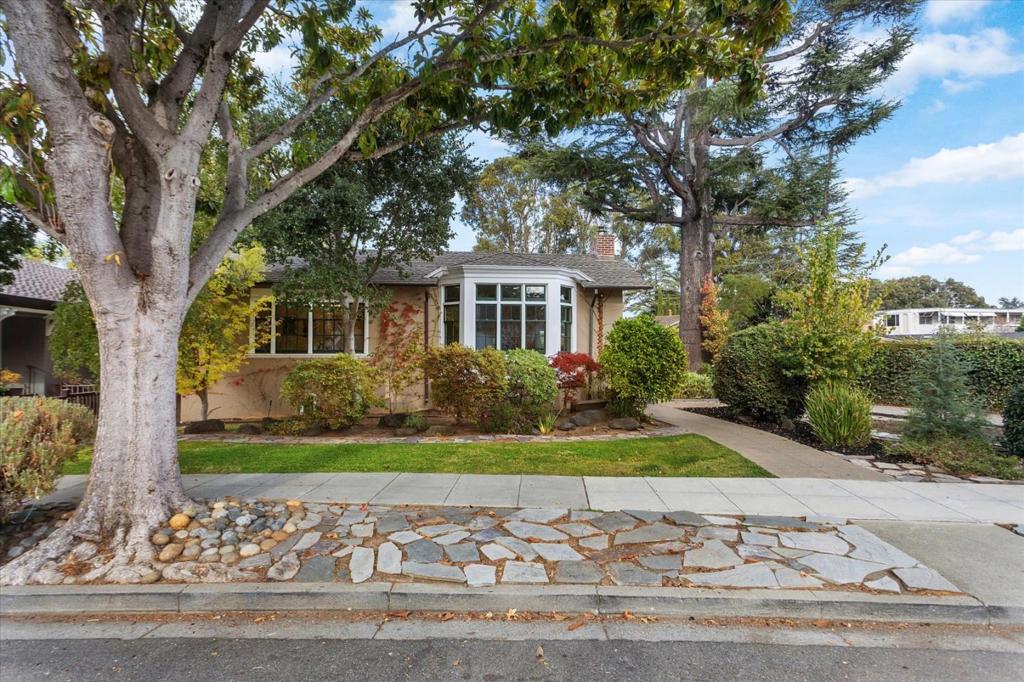 826 Walnut Avenue