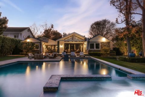 Photo of 5938 Jumilla Avenue, Woodland Hills, CA 91367 (MLS # 26638875)