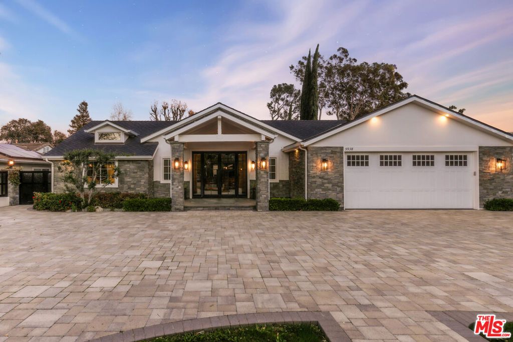 Photo of 5938 Jumilla Avenue, Woodland Hills, CA 91367 (MLS # 26638875)