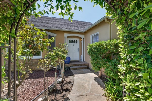 900 E MOUNTAIN ST, GLENDALE, CA 91207 - Image b2718e9262c9e6ffd7ff57f3a79cda0e/3000730159