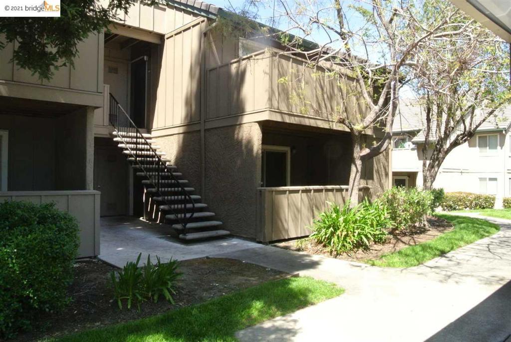 Downstairs 2 Bedroom, 2 bathroom Condo in Pittsburg. Conveniently located across the street from Los Medanos College. Close to shopping, dining, transportation and freeway access. Gated Community with Community Pool, Spa and Clubhouse Granite Countertops, gas range, microwave, dishwasher and refrigerator Washer and Dryer in Unit. Covered patio with extra storage closet. One covered carport and guest parking