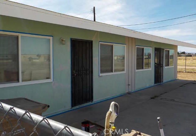One Bedroom One Bath remodeled unit, walking distance to supermarket , Farmacy and commerce district.