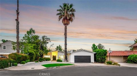 Photo of 16127 Hartsook Street, Encino, CA 91436 (MLS # SR25271146)