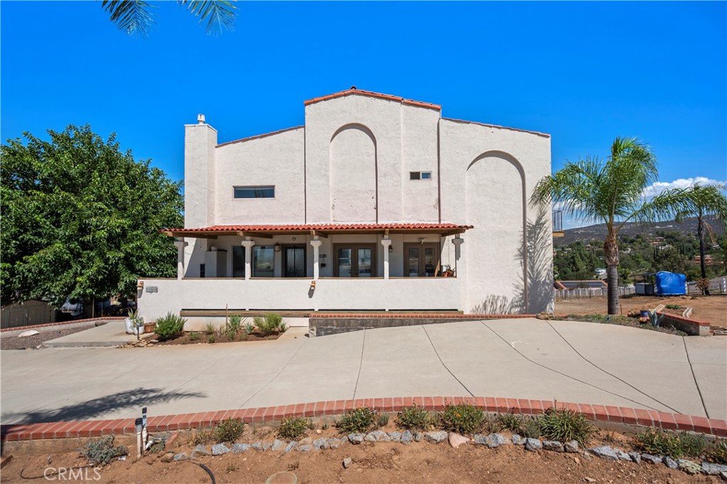 2638 W Victoria Drive