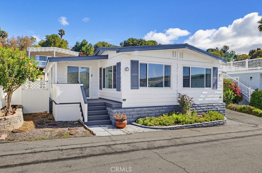 2275 W 25th 87