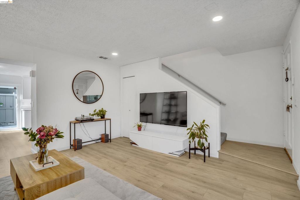 1260 Pine Creek Way I