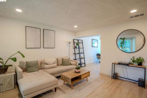 Photo of 1260 Pine Creek Way Way #I, Concord, CA 94520 (MLS # 41130210)