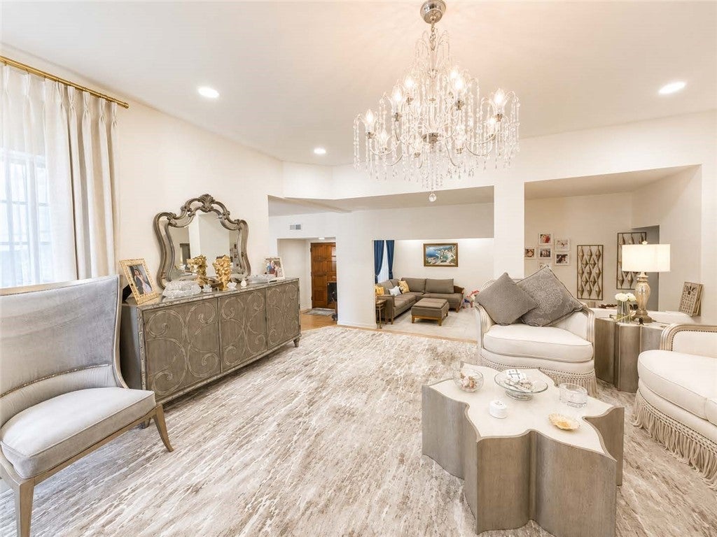 1313 Valley View 202