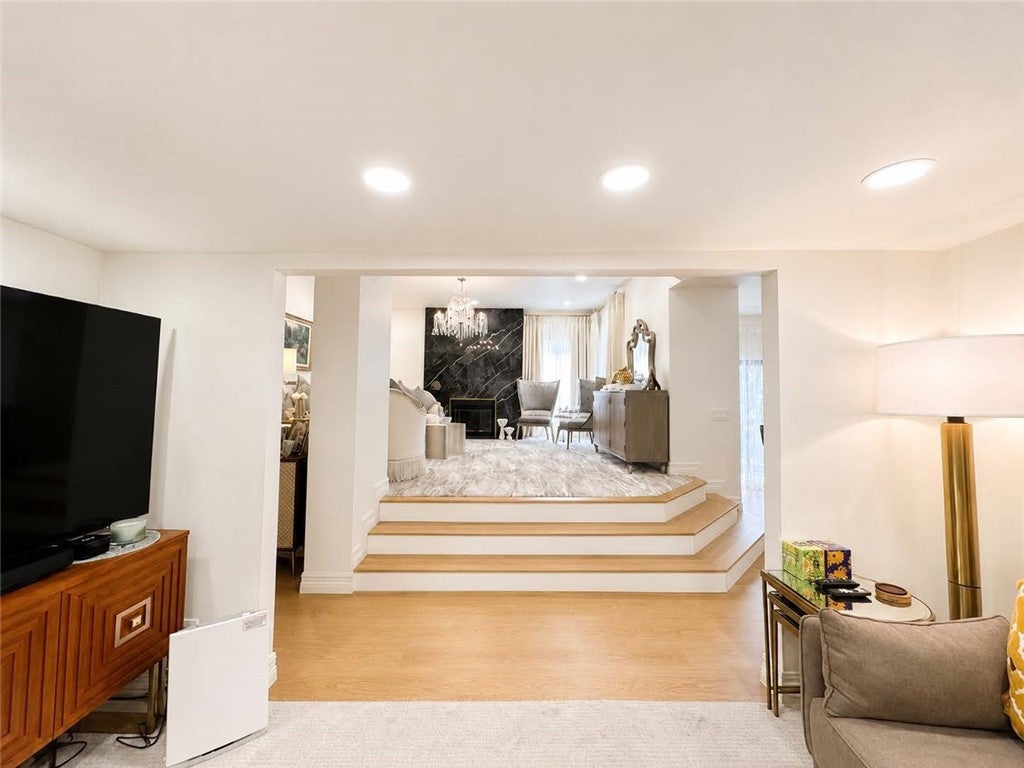 1313 Valley View 202