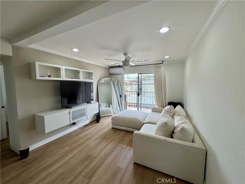 Photo of 460 Golden AVE #211, Long Beach, CA 90802 (MLS # DW26103715)