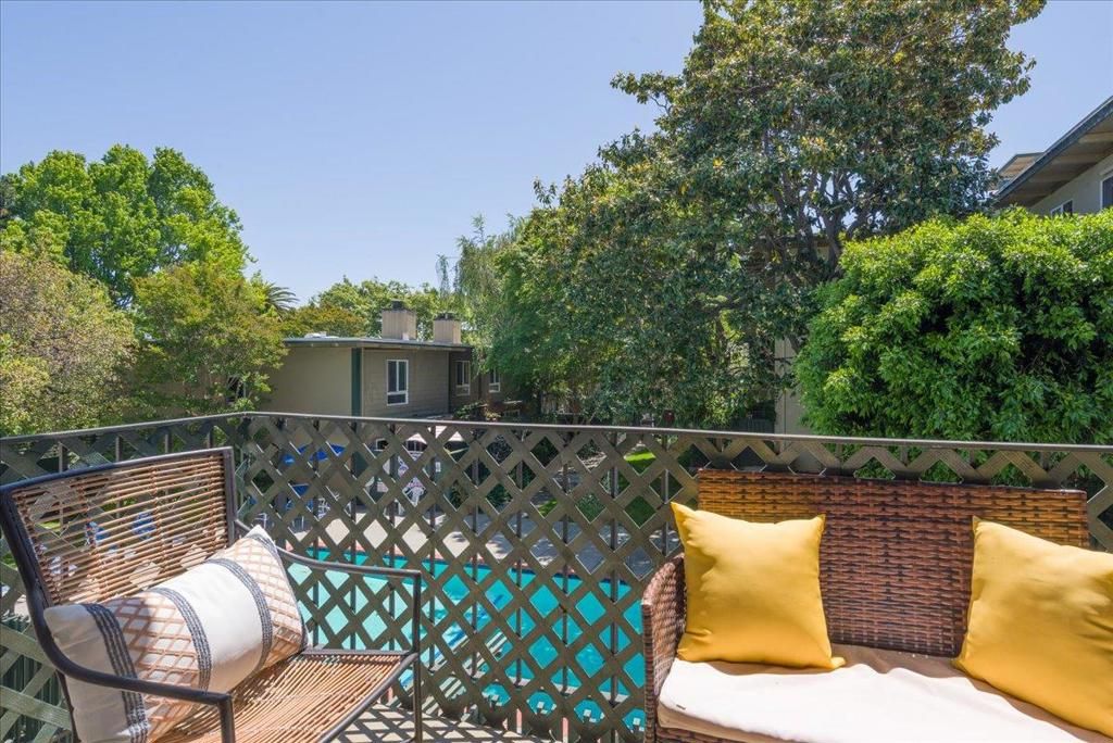 listing image 130725021501350956597
