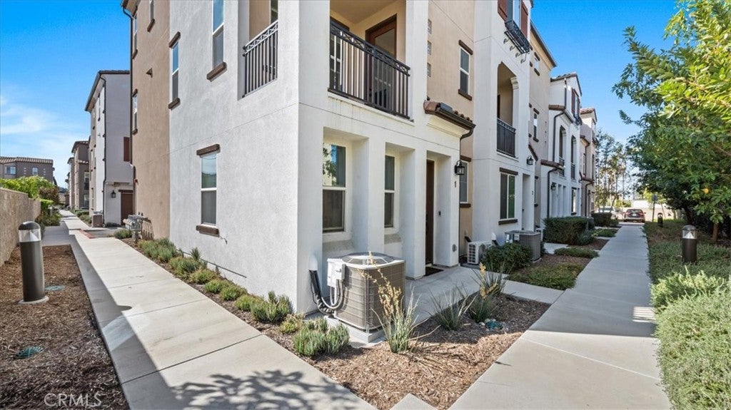 277 N Magnolia AVE